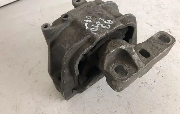 Engine mount bracket