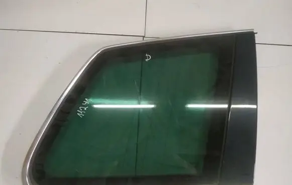 Volkswagen Touareg I Rear side window AS3