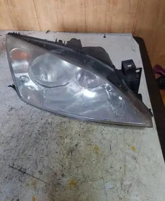 Ford Mondeo Mk III Headlight/headlamp 1S7113005AJ 0301174202