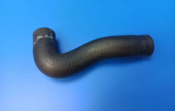 Mercedes-Benz B W245 Engine coolant pipe/hose OM640