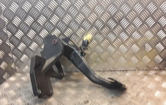 Mercedes-Benz A W169 Brake pedal 1692901401 A1692901401