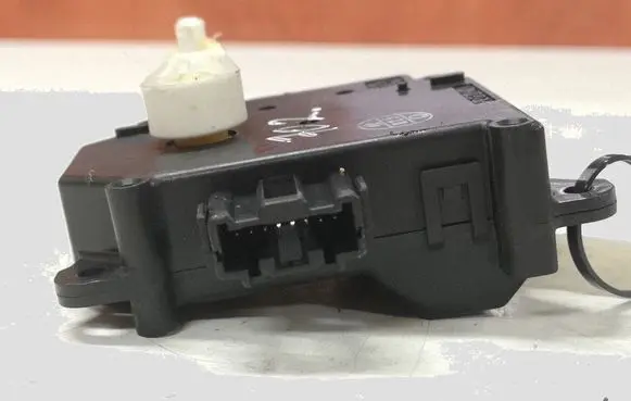 Mazda 5 Air flap motor/actuator 8610000990 HB601BN8V01