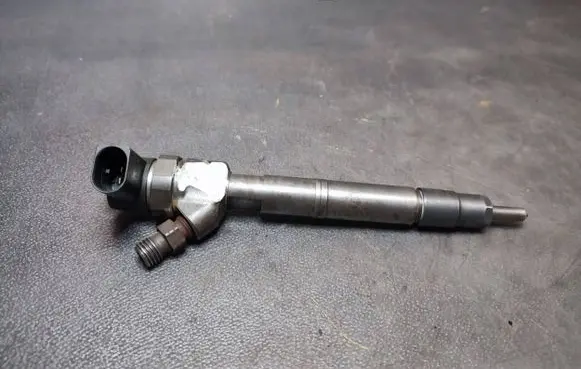 Mercedes-Benz Sprinter W901 W902 W903 W904 Fuel injector A6110700587