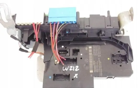 Mercedes-Benz E W212 Fuse box set 2129001606