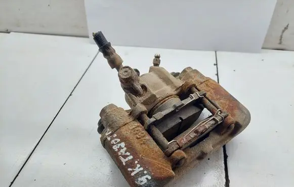 Toyota Corolla Verso E121 Rear brake caliper 