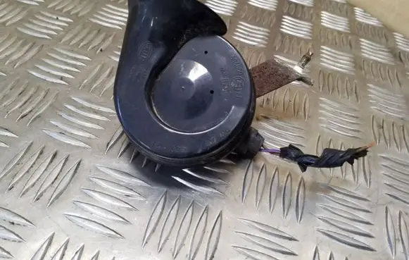 BMW 3 E46 Horn signal 8375493