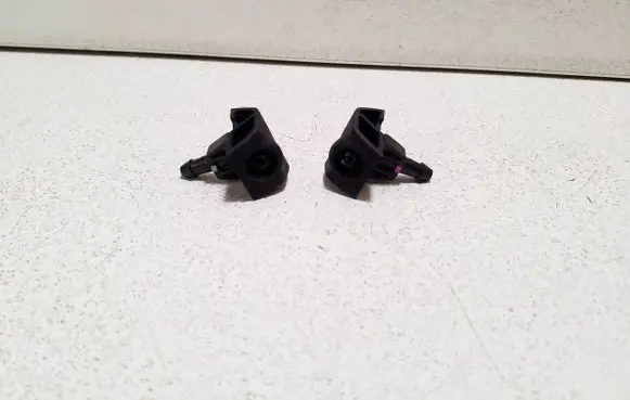 Nissan Navara D23 Windshield washer spray nozzle 
