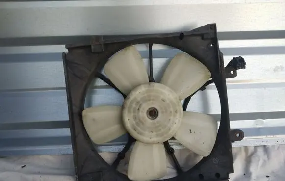 Mazda MX-6 Radiator cooling fan shroud 0227509685