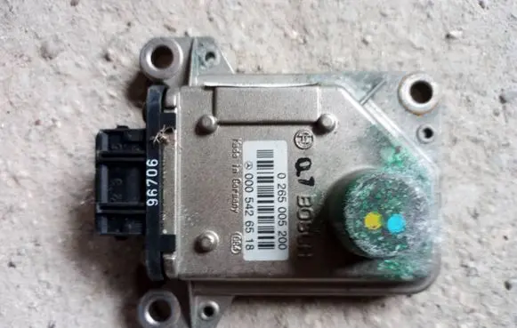 Mercedes-Benz E W210 ESP acceleration yaw rate sensor 0005426518