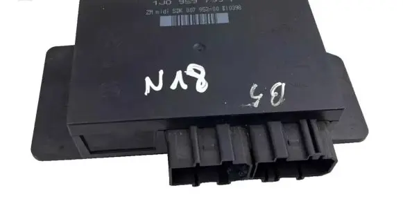 Volkswagen PASSAT B5 Comfort/convenience module 1J0959799F