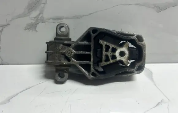 Mercedes-Benz A W176 Engine mount bracket A2467401209