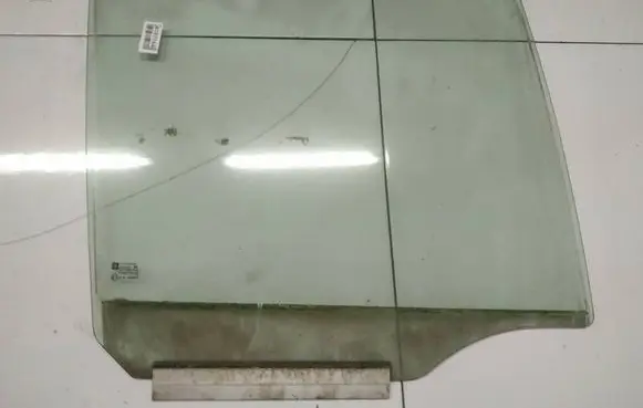 Rear door window glass