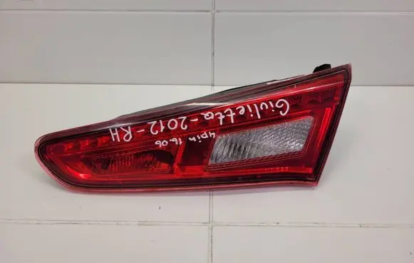 Tailgate rear/tail lights