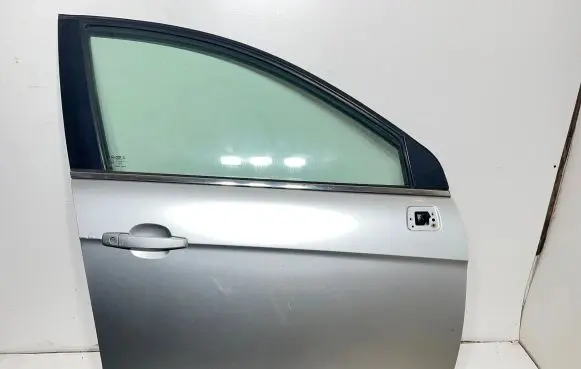 Chevrolet Captiva Front door
