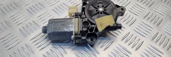 Volkswagen Golf VII Front door window regulator motor 5Q0959802B 0130822378 C13842100
