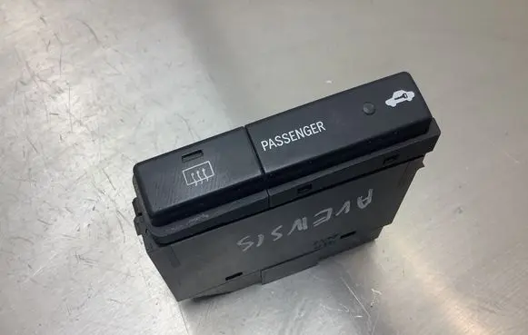 Toyota Avensis T250 Windscreen/window heater switch 8479005130