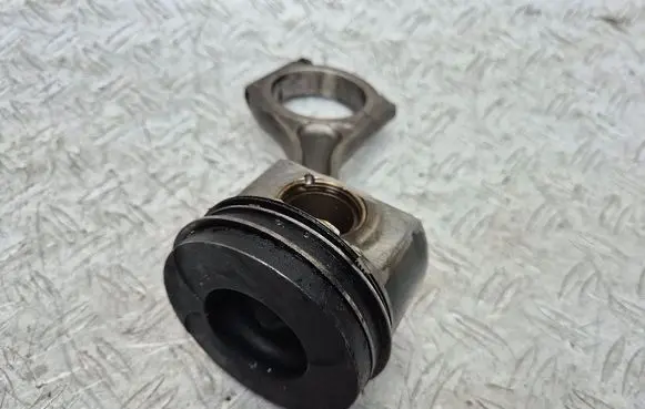Subaru Forester SH Piston with connecting rod 