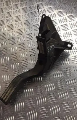 Ford Mondeo Mk III Accelerator throttle pedal 2s719f836da