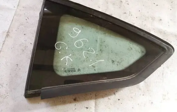 Citroen C4 I Rear side window as2