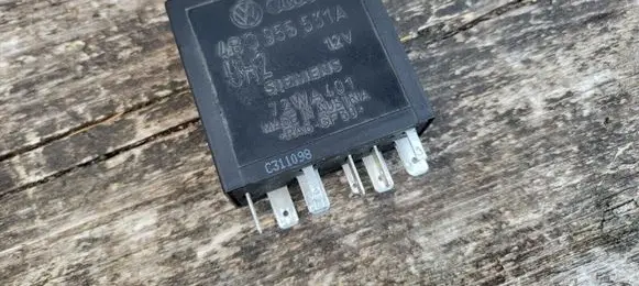 Volkswagen Bora Window wiper relay 4B0955531C