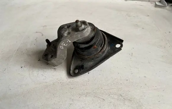 Hyundai i30 Engine mount bracket