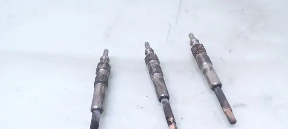 Volkswagen PASSAT B5.5 Glow plug 01S546E