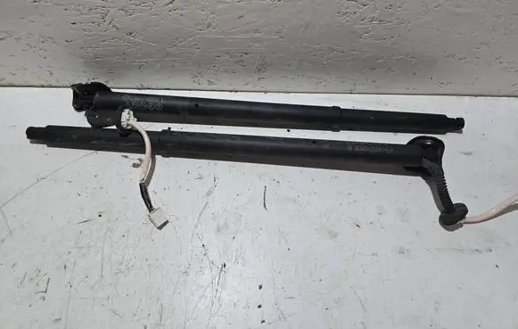 Mazda CX-30 Tailgate strut dfr7636exe dfr7626exe