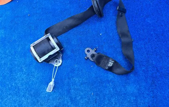BMW 5 GT F07 Front seatbelt 7233485