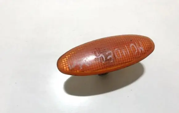 Front fender indicator light