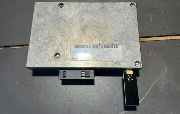 Audi A6 S6 C6 4F Bluetooth control unit module 4E0862335