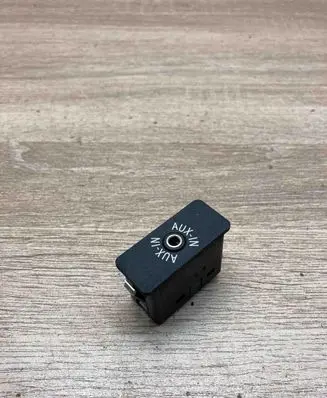 BMW 3 E90 E91 AUX in-socket connector 9237655