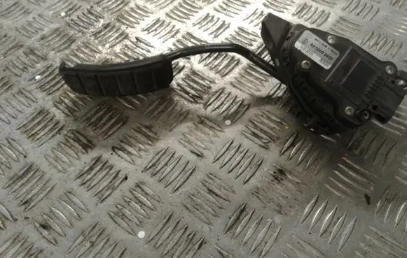 Renault Laguna II Accelerator throttle pedal 8200002905