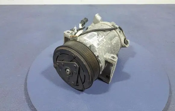 Renault Captur Air conditioning (A/C) compressor (pump) 926000734R