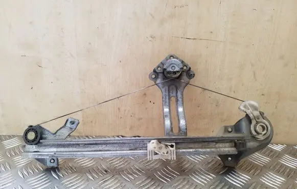 Rear door manual window regulator