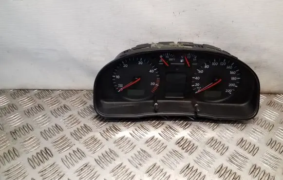 Volkswagen PASSAT B5 Speedometer (instrument cluster) 3B1919880D