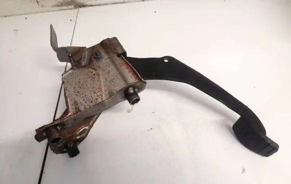 Dacia Sandero Clutch pedal 465031703r