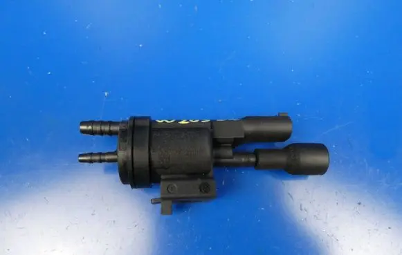 Mercedes-Benz C W205 Turbo solenoid valve A0025407097 48B43625C02
