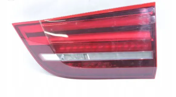 Tailgate rear/tail lights