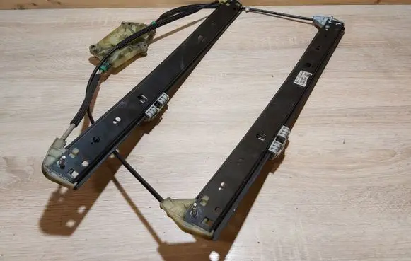 Audi Q7 4L Front window lifting mechanism without motor 4L0837462A