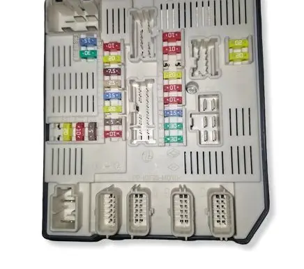 Renault Megane III Fuse module 284B60168R BSMBD95