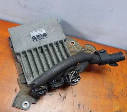 Toyota Avensis T250 Fuel injection control unit/module 8987120070 1310001371