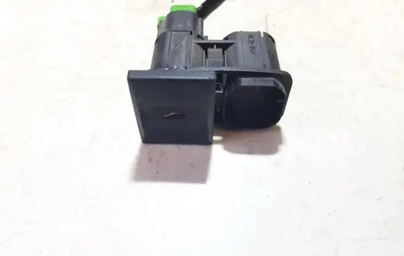 Tailgate opening switch