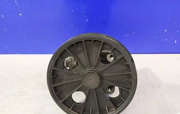 Volvo V70 Power steering pump 8683377 8251736