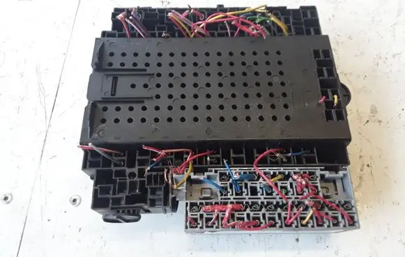 Volvo V70 Fuse module 8688153