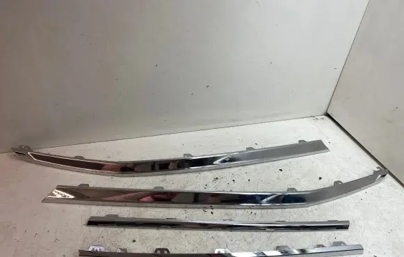 Volkswagen Multivan T6 Front bumper upper radiator grill 7LA853764 7LA853763 7LA853841