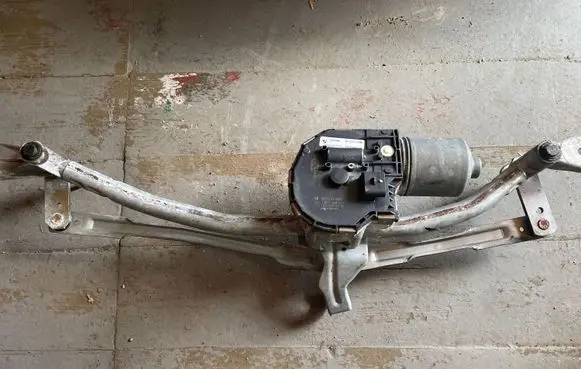 BMW 5 F10 F11 Front wiper linkage and motor 7272368