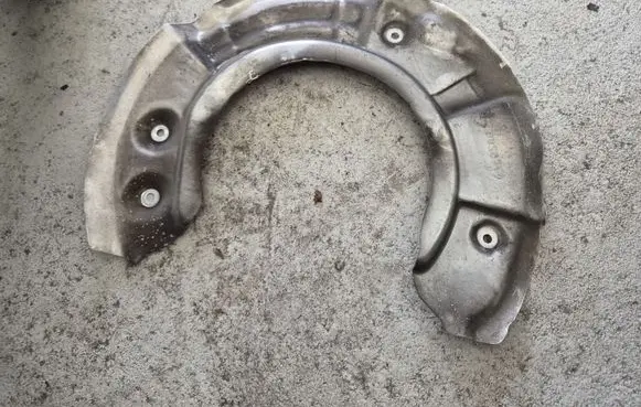 BMW 6 F12 F13 Front brake disc dust cover plate 6775266