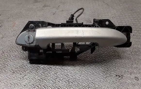 Volkswagen PASSAT CC Front door exterior handle 