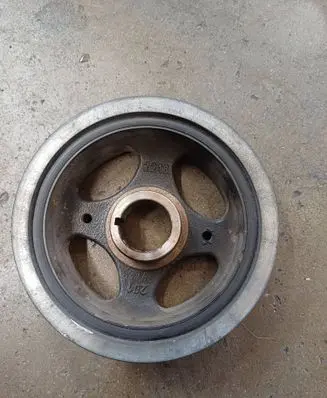 Toyota Avensis T270 Crankshaft pulley 2910AA