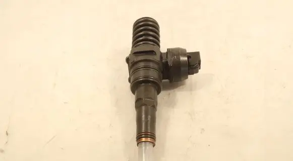 Volkswagen Touareg I Fuel injector 0414720210